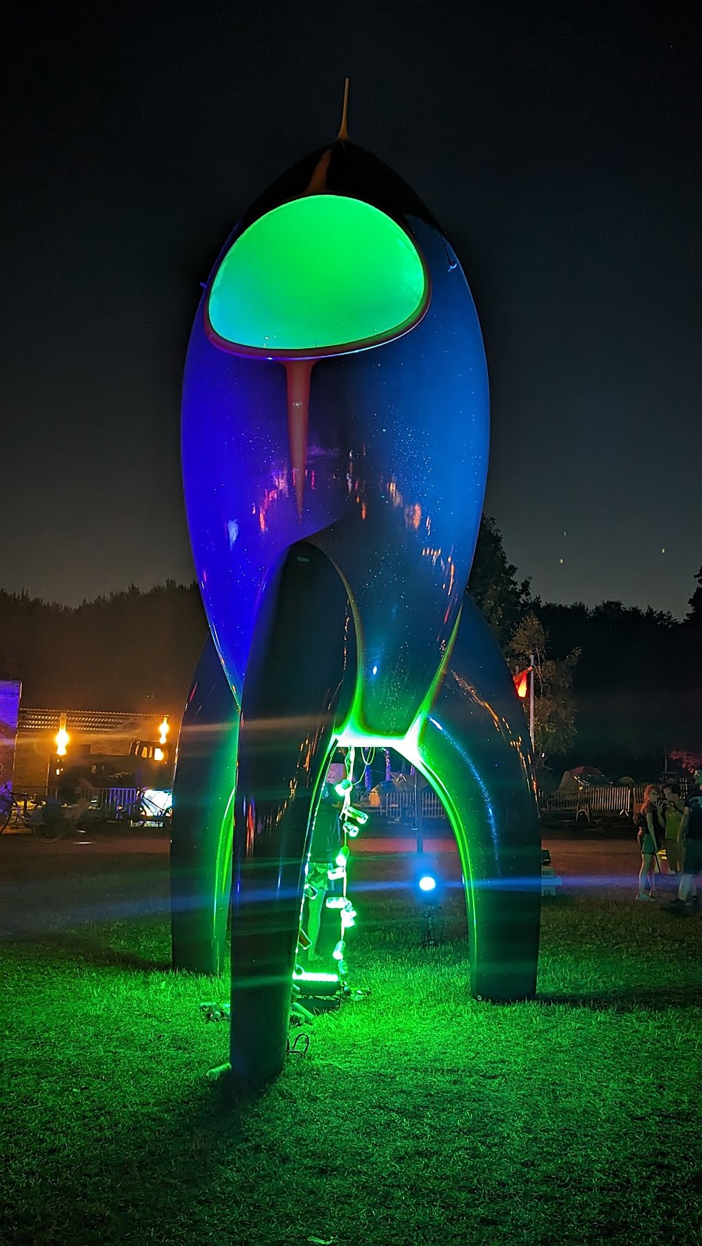 Raketen-Skulptur