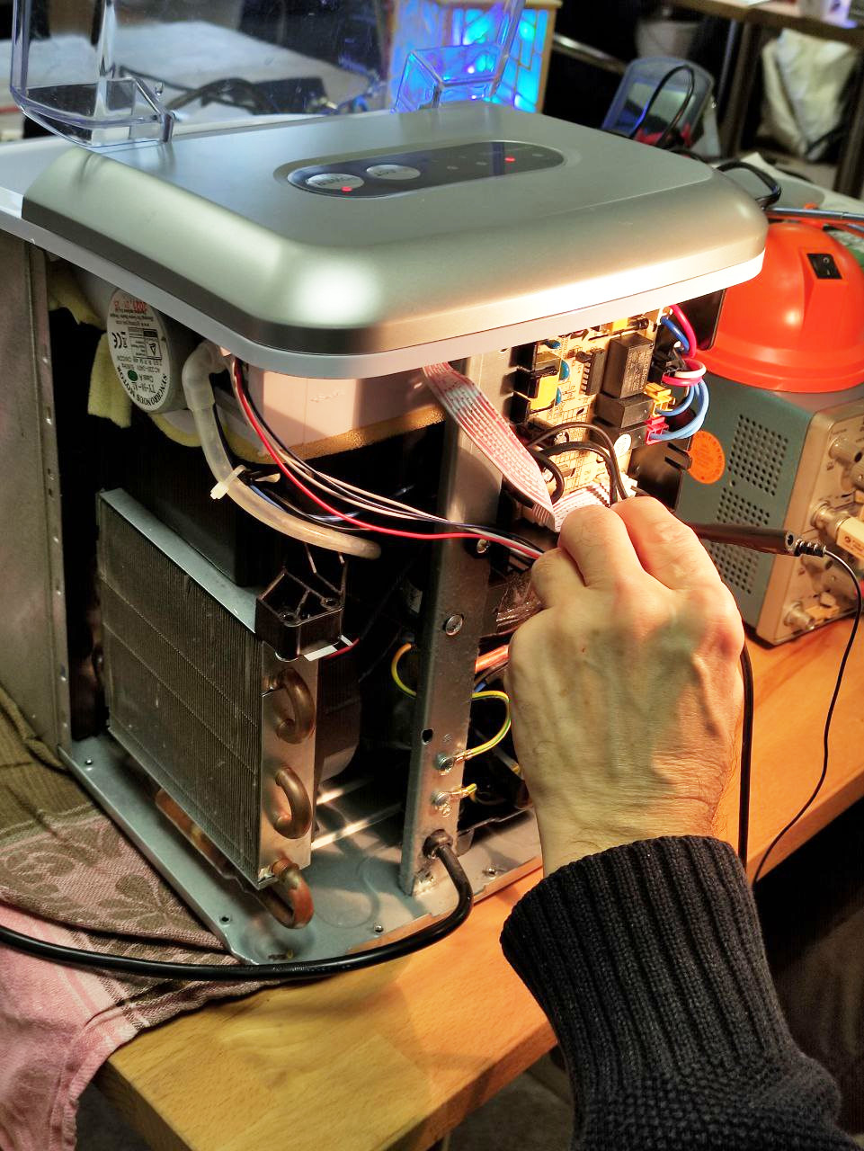 Reparatur einer Eiswürfelmaschine